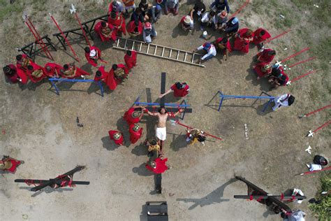 Filipinos nailed to crosses despite church objection